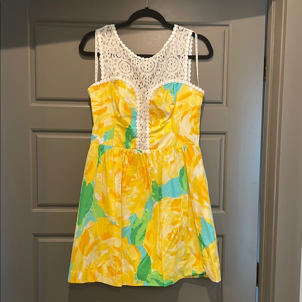 Lily Pulitzer women’s size 8 floral Yellow and Green Dress with Lace Top.